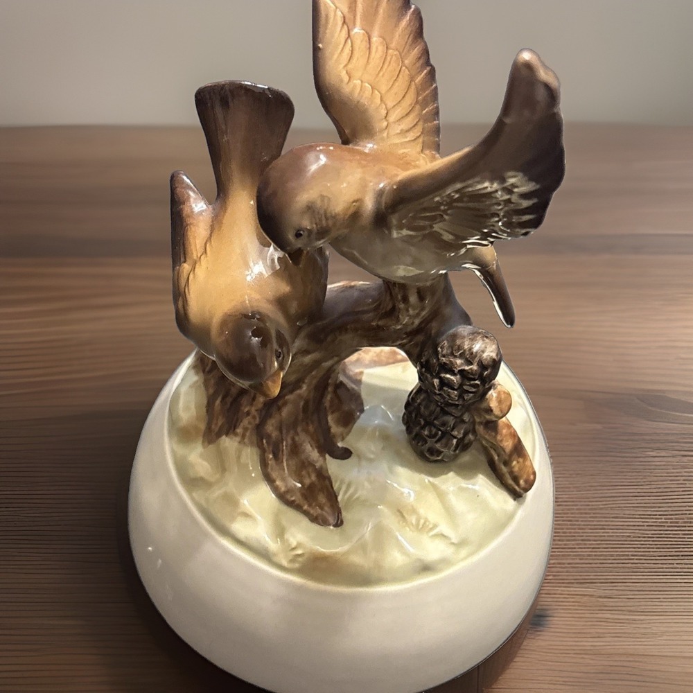 1981 Otagiri Japan Porcelain Birds Music Box Hand Painted Rotating Plays Sing